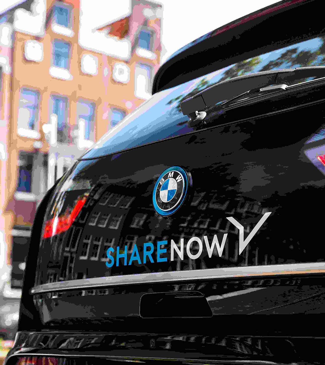 Bild von einem ShareNow Auto, für die Firma ShareNow habe ich Facebook posts ins italienische transcreiert